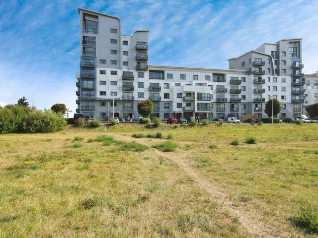 3 bedroom flat for sale