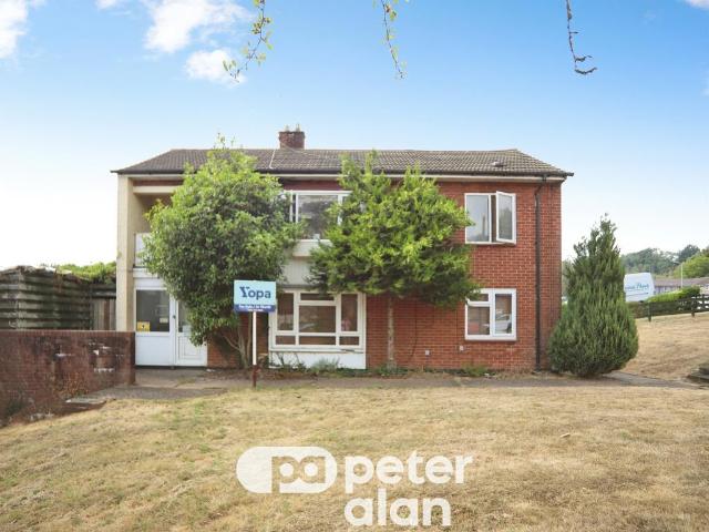 3 bedroom flat for sale