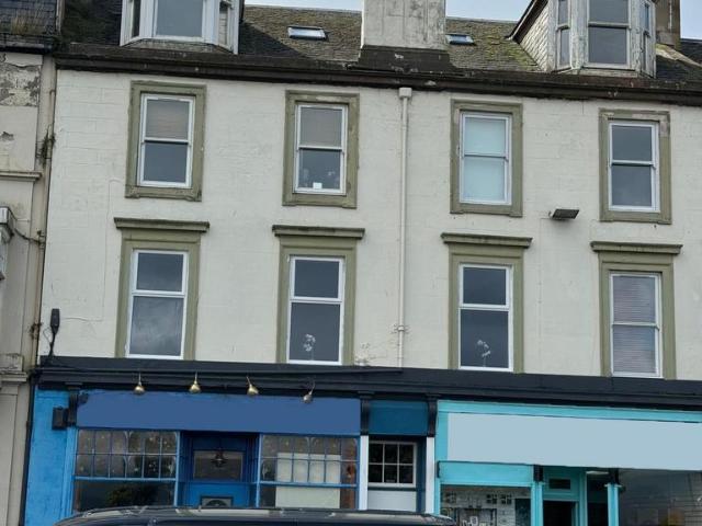 3 bedroom flat for sale