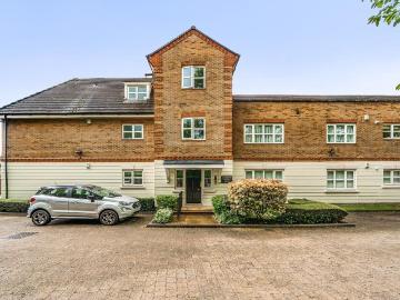 3 bedroom flat for sale