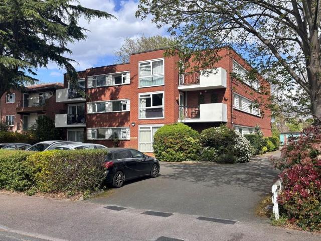 3 bedroom flat for sale