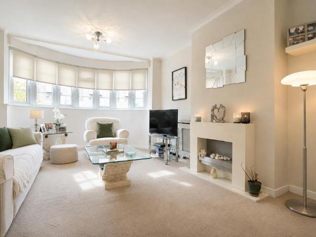 3 bedroom flat for sale