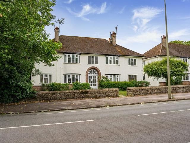 3 bedroom flat for sale