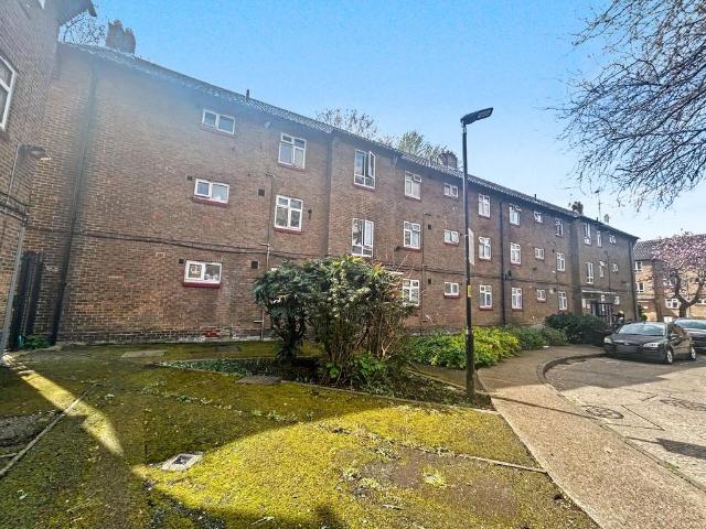 3 bedroom flat for sale