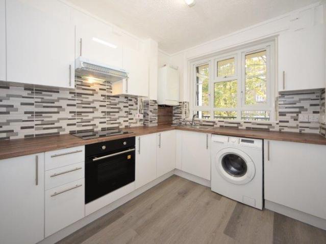3 bedroom flat for sale