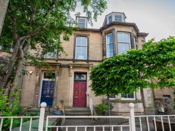 3 bedroom flat for sale