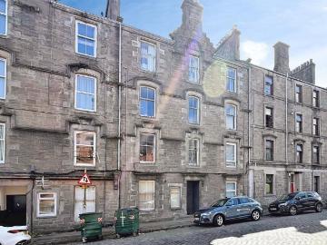 3 bedroom flat for sale