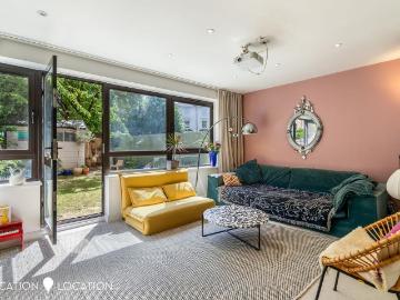 3 bedroom flat for sale