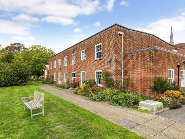 3 bedroom flat for sale