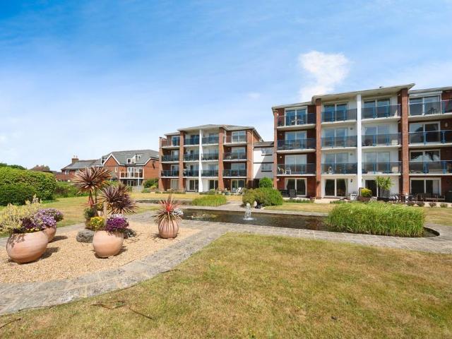 3 bedroom flat for sale