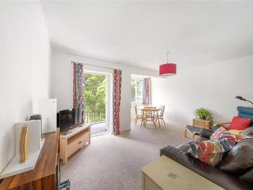3 bedroom flat for sale