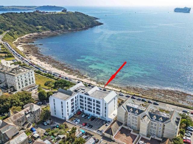 3 bedroom flat for sale
