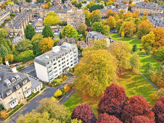 3 bedroom flat for sale