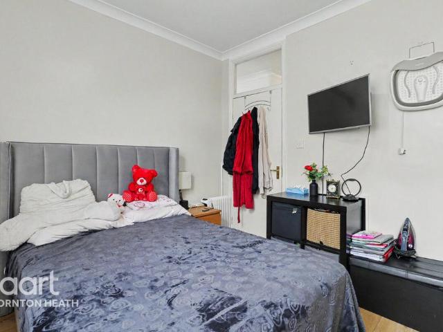 3 bedroom flat for sale