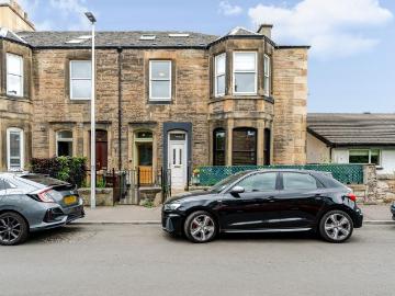 3 bedroom flat for sale