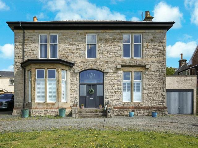 3 bedroom flat for sale