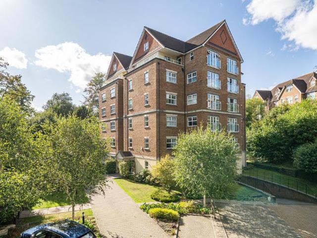3 bedroom flat for sale
