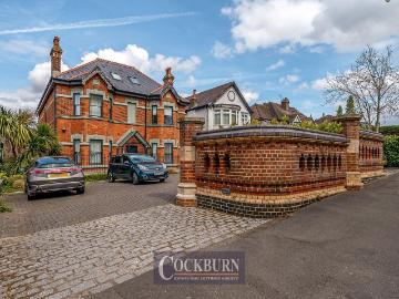 3 bedroom flat for sale