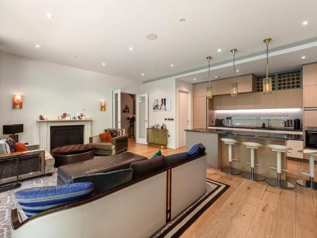 3 bedroom flat for sale