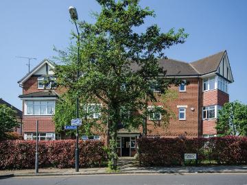 3 bedroom flat for sale