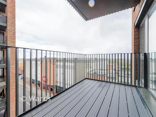 3 bedroom flat for sale
