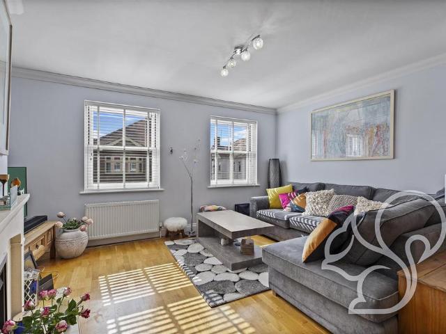 3 bedroom flat for sale