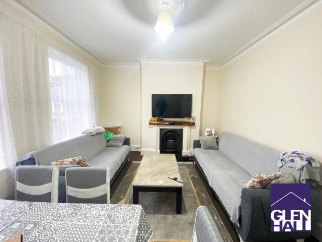 3 bedroom flat for sale