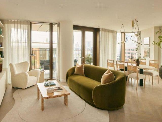 3 bedroom flat for sale