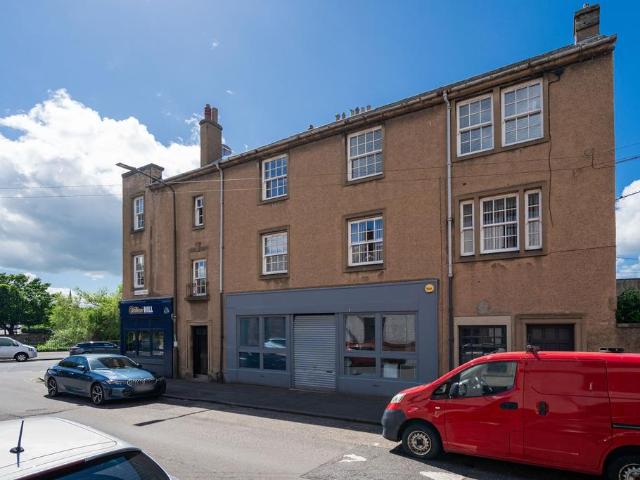 3 bedroom flat for sale