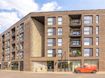 3 bedroom flat for sale
