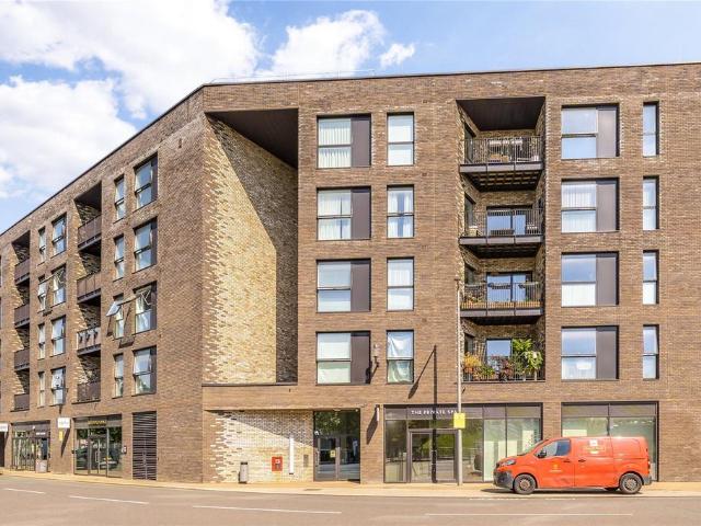 3 bedroom flat for sale