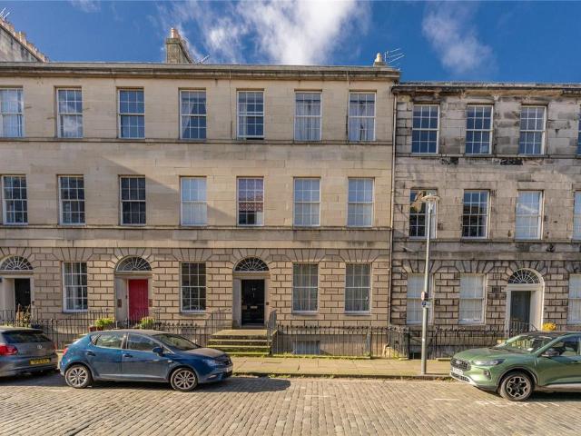 3 bedroom flat for sale