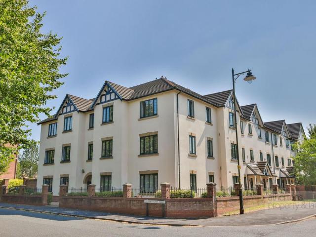 3 bedroom flat for sale
