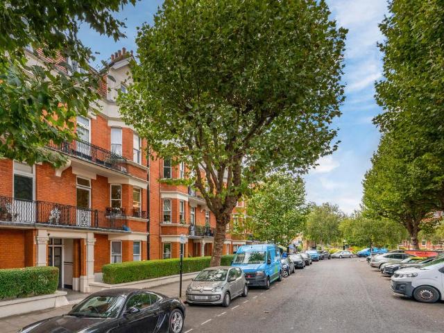 3 bedroom flat for sale