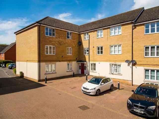 3 bedroom flat for sale