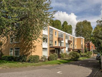 3 bedroom flat for sale