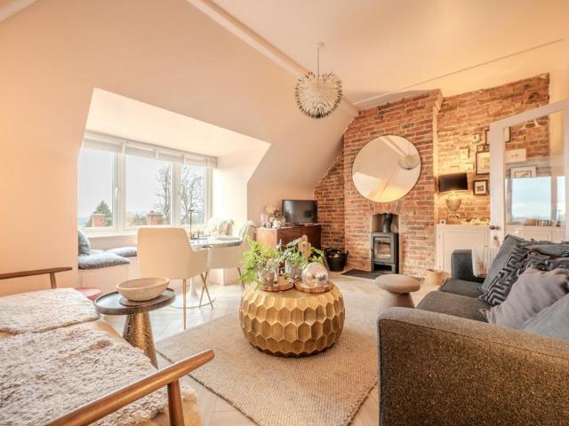 3 bedroom flat for sale