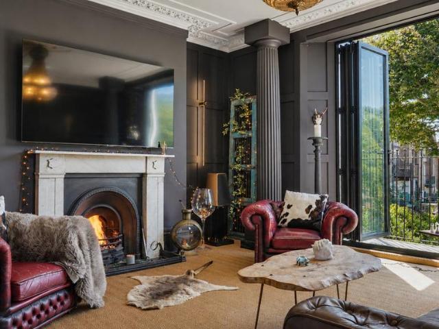3 bedroom flat for sale