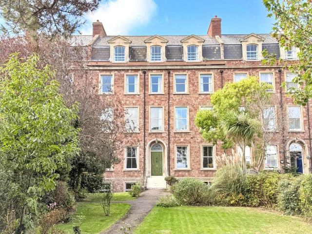 3 bedroom flat for sale