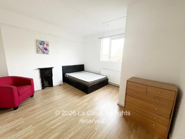 3 bedroom flat for sale