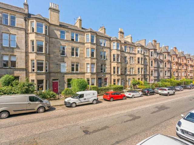 3 bedroom flat for sale
