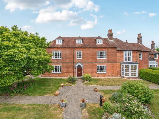 3 bedroom flat for sale