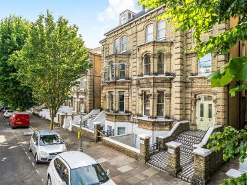 3 bedroom flat for sale