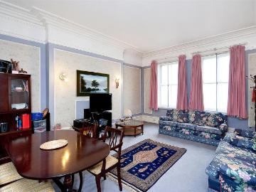 3 bedroom flat for sale