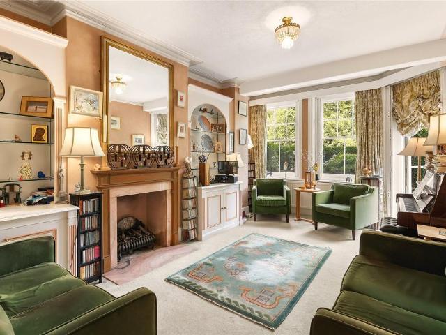 3 bedroom flat for sale