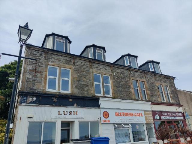 3 bedroom flat for sale