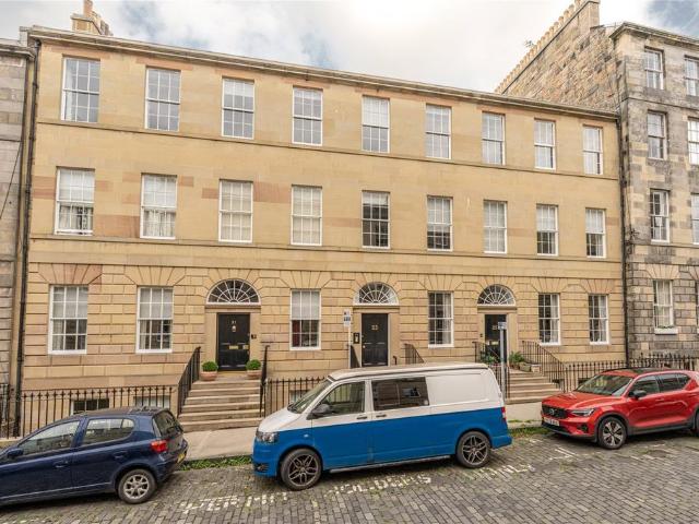 3 bedroom flat for sale
