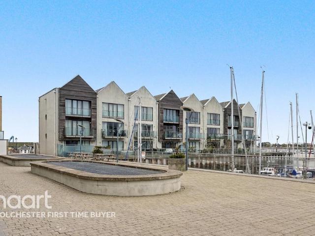 3 bedroom flat for sale