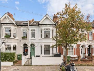3 bedroom flat for sale