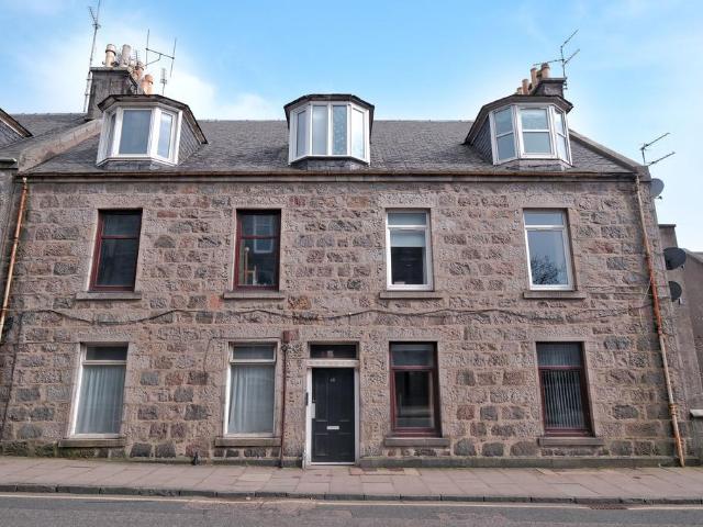 3 bedroom flat for sale